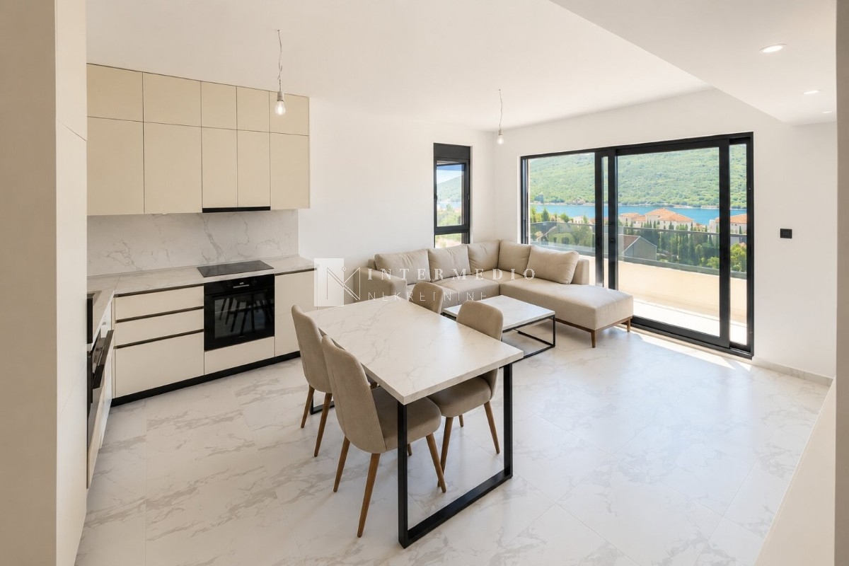 Moderan dvosoban stan u Kumboru, Herceg Novi – 500 m od mora